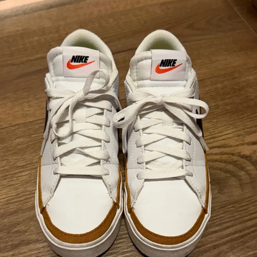 Nike Women’s Court Legacy Sneakers - 6.5 - Picture 2 of 2